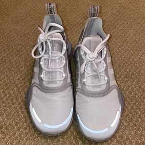 Women’s adidas tennis shoes; size 8